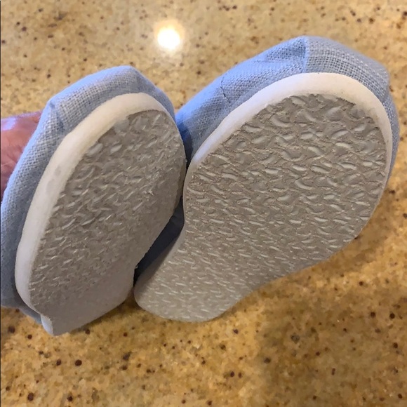 Toms!!!! - Picture 4 of 5